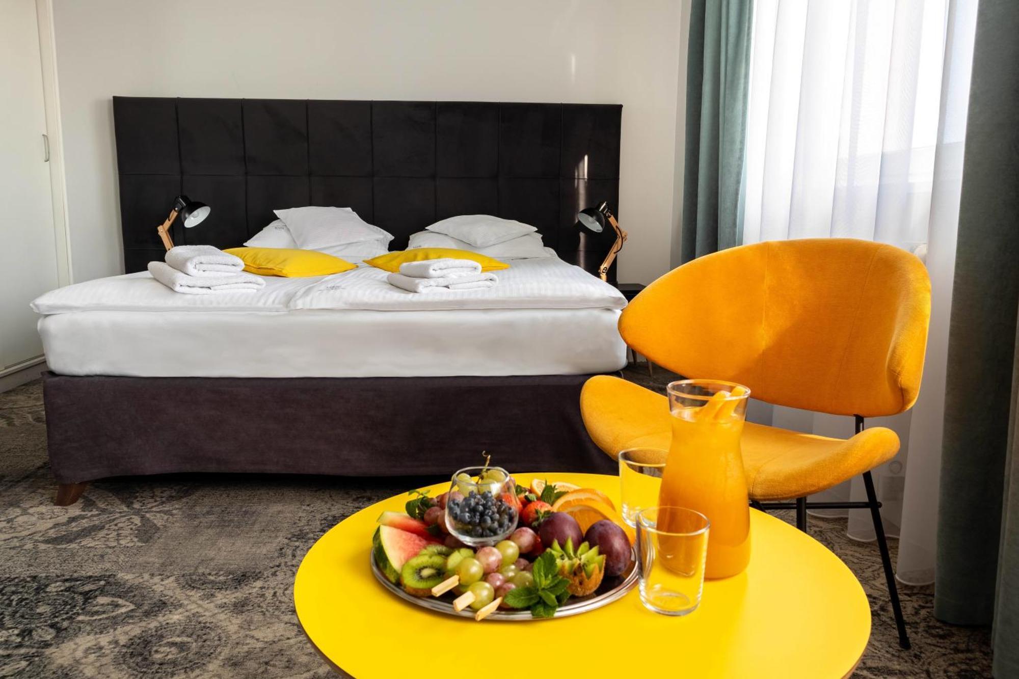 Hotel Nafta ครอสโน ภายนอก รูปภาพ