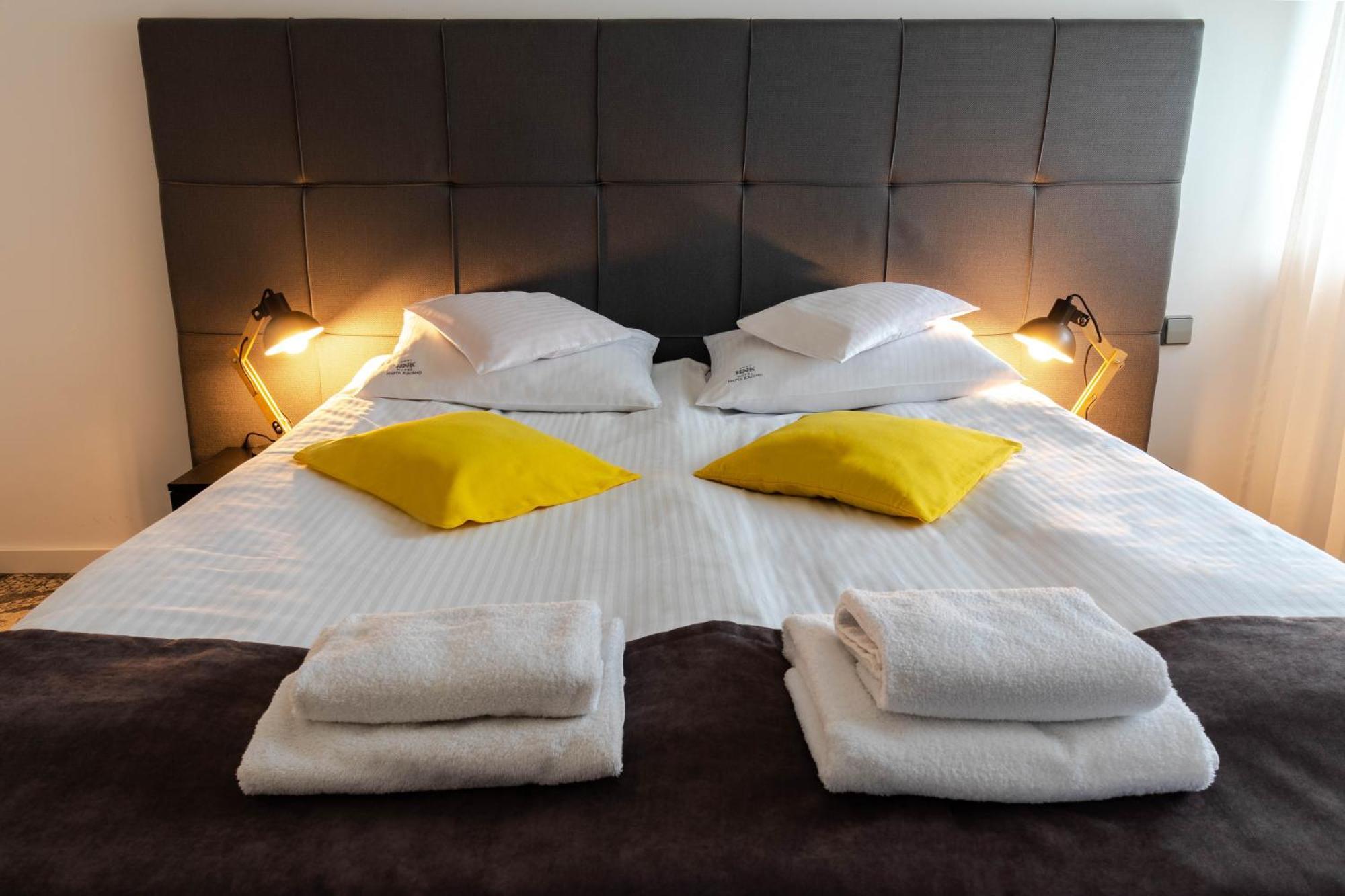 Hotel Nafta ครอสโน ภายนอก รูปภาพ