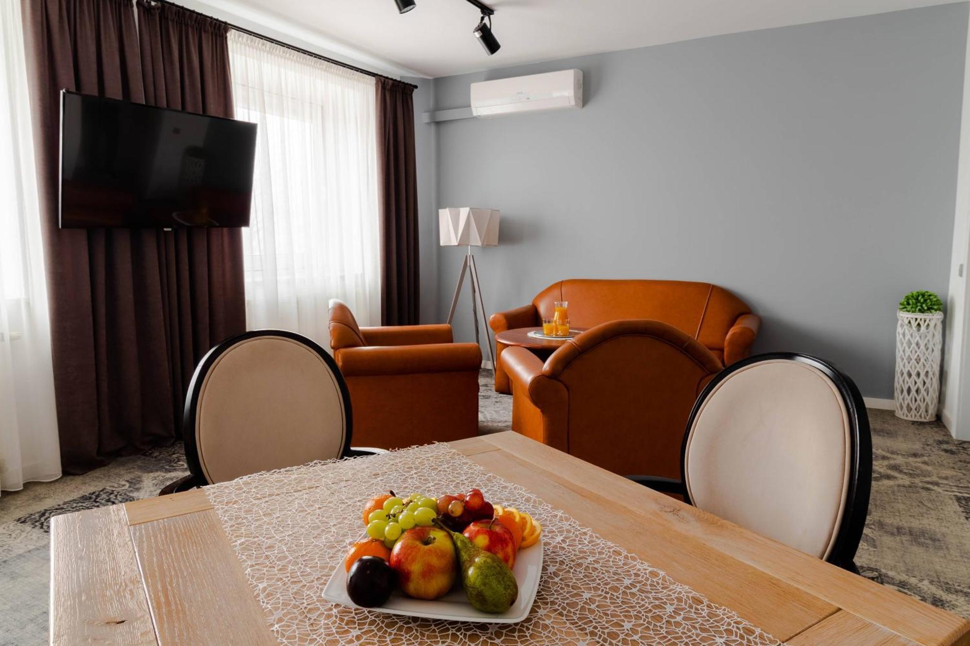 Hotel Nafta ครอสโน ภายนอก รูปภาพ