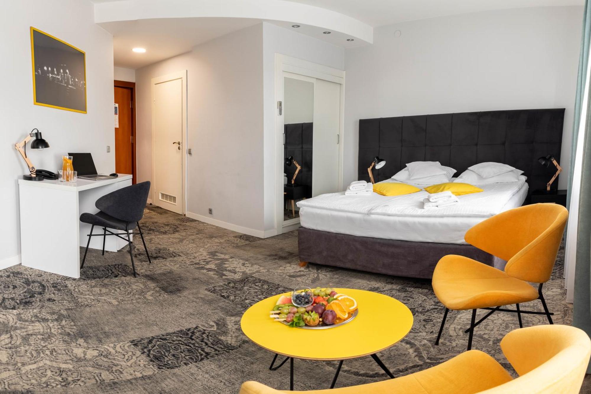Hotel Nafta ครอสโน ภายนอก รูปภาพ