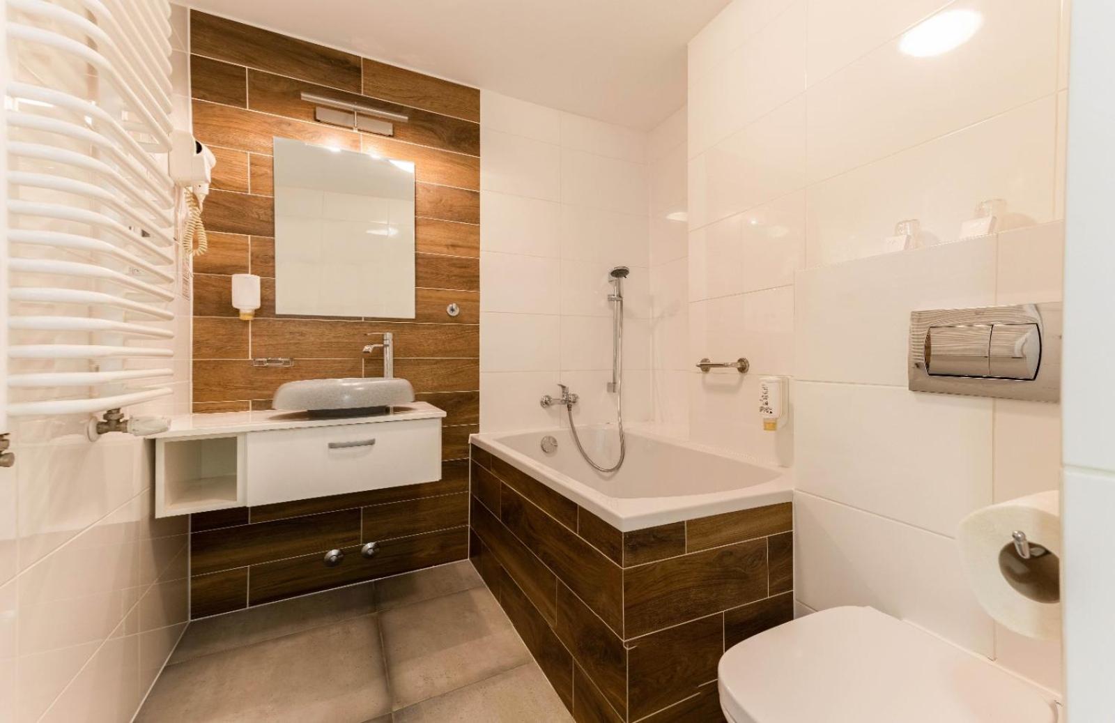 Hotel Nafta ครอสโน ภายนอก รูปภาพ