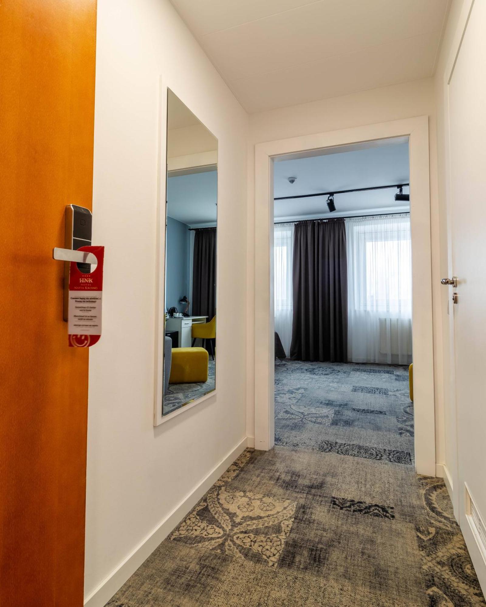 Hotel Nafta ครอสโน ภายนอก รูปภาพ